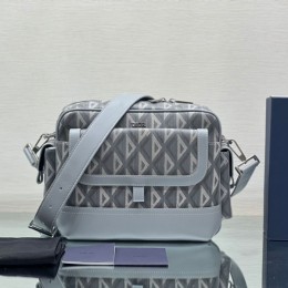 DIOR HIT THE ROAD