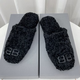 BALENCIAGA