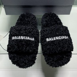 BALENCIAGA