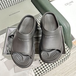 BALENCIAGA x Crocs 2023