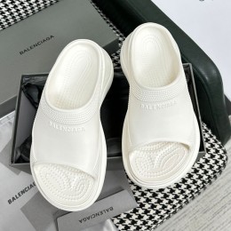 BALENCIAGA x Crocs 2023