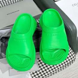 BALENCIAGA x Crocs 2023