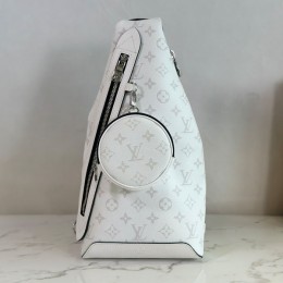 LOUIS VUITTON DUO