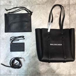 BALENCIAGA Everyday