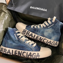 BALENCIAGA