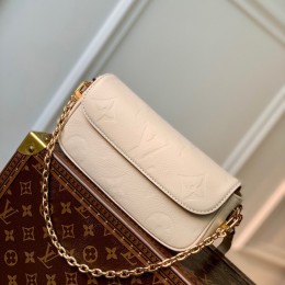 LOUIS VUITTON Wallet on Chain Ivy