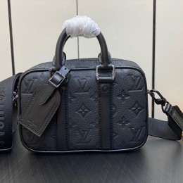 LOUIS VUITTON nano porte documents voyage