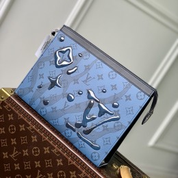 LOUIS VUITTON Pochette Voyage