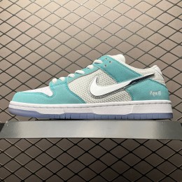 TOP April Skateboards x NK SB Dunk Low