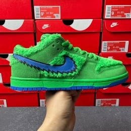 TOP Nike Dunk SB Low Green Bear