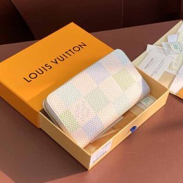 LOUIS VUITTON zippie wallet