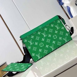 LOUIS VUITTON Gaston Wearable Wallet