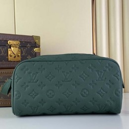 LOUIS VUITTON Dopp Kit