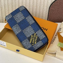 LOUIS VUITTON Zippy Wallet Vertical