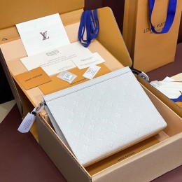 LOUIS VUITTON POCHETTE VOYAGE 3카라