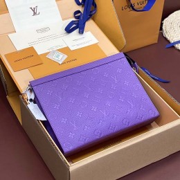 LOUIS VUITTON POCHETTE VOYAGE  4카라 