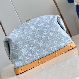 LOUIS VUITTON Pochette Cosmétique