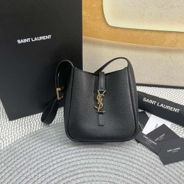 YSL LE5 À 7 Soft Hobo