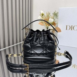 DIOR  Jolie