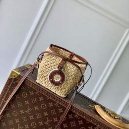 LOUIS VUITTON Noé Purse