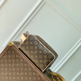 LOUIS VUITTON Locker Dopp Kit