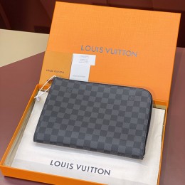 LOUIS VUITTON Pochette Jour