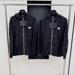 V공장 Prada 2024SS