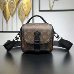 LOUIS VUITTON Quest