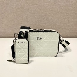 PRADA Brique