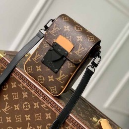 LOUIS VUITTON S-Lock Vertical Wearable