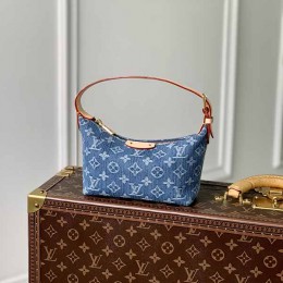 LOUIS VUITTON Mini Moon