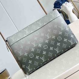 LOUIS VUITTON Pochette Voyage Souple