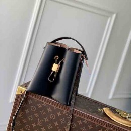 LOUIS VUITTON Bloom