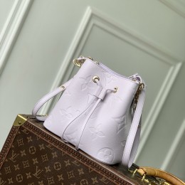 LOUIS VUITTON Néonoé BB
