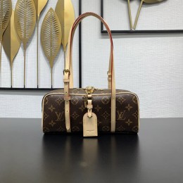 LOUIS VUITTON Hang On