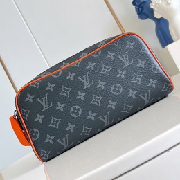LOUIS VUITTON Dopp Kit