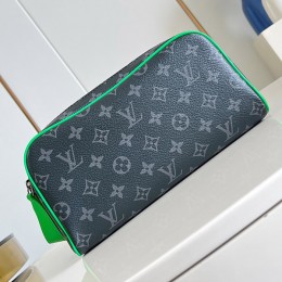 LOUIS VUITTON Dopp Kit