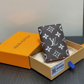 LOUIS VUITTON P9