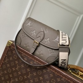 LOUIS VUITTON Diane
