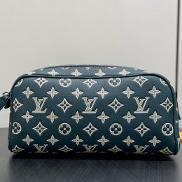 LOUIS VUITTON Dopp Kit