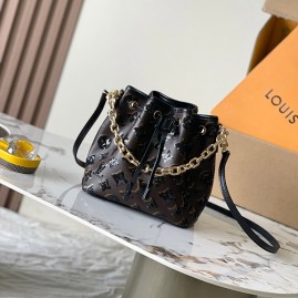 LOUIS VUITTON Noe BB