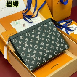 LOUIS VUITTON Pochette Voyage