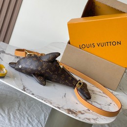 LOUIS VUITTON Dolphin